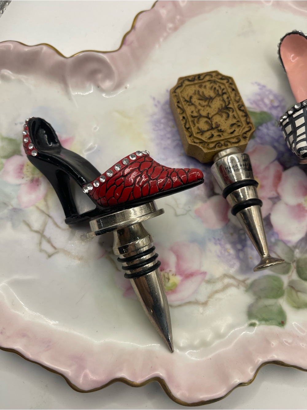 High Heel Shoe Wine Bottle Stoppers - Red, Black & Pink - Picture 2 of 12